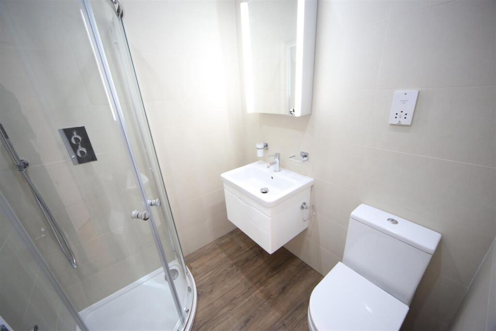 Lisson Grove 22a fl 2 bath.JPG