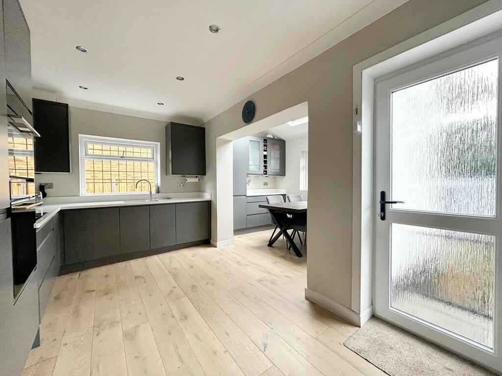 KITCHEN/DINING ROOM