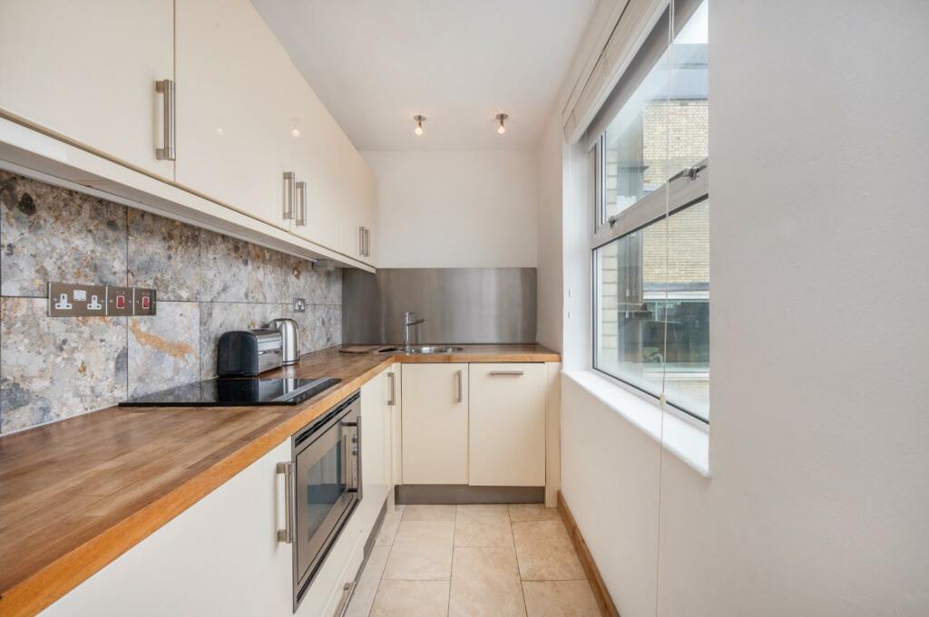 kitchen (2).jpg