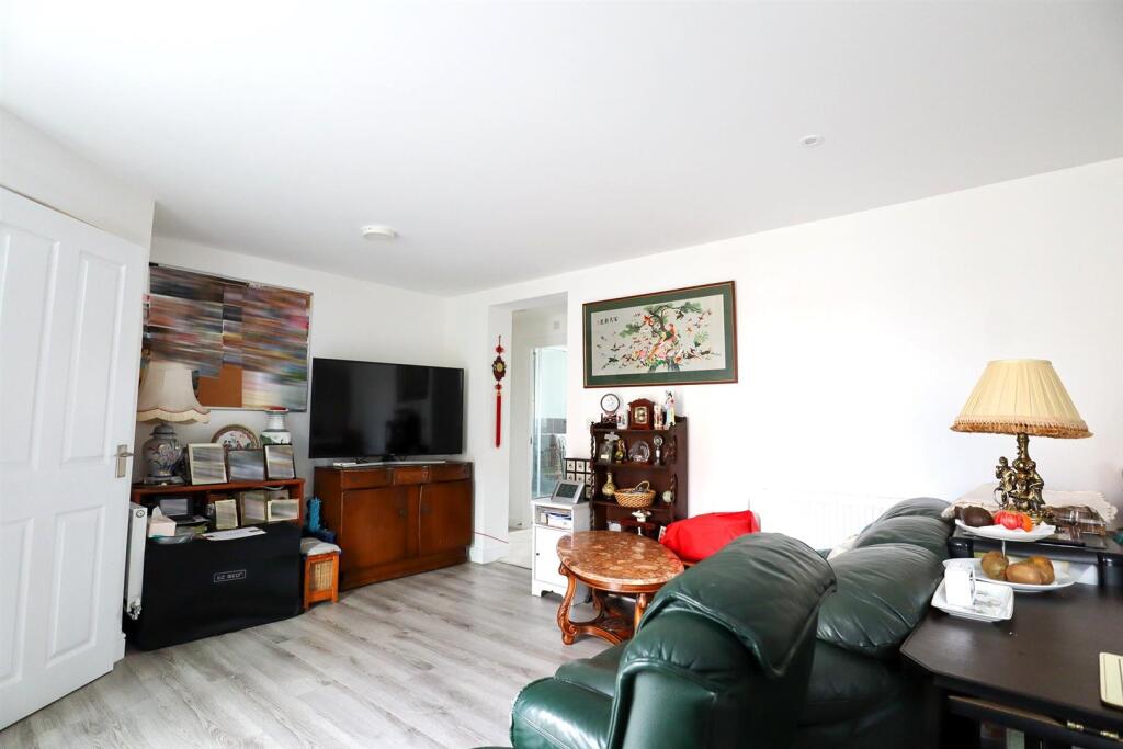 Living area.jpg