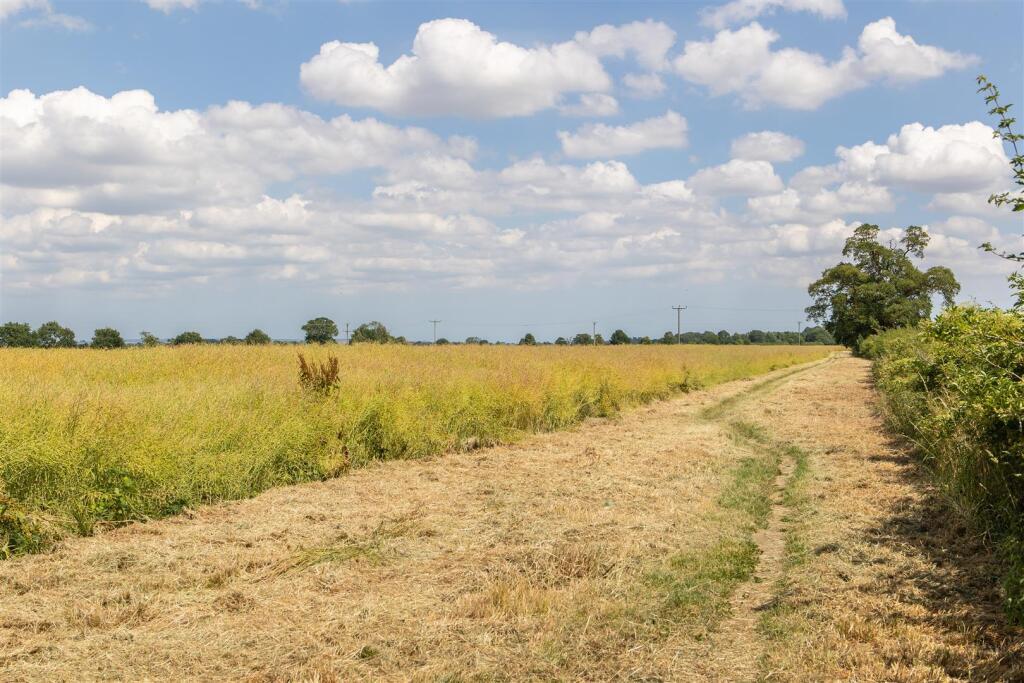 Pasture Cottages 2 Local Walk-1.jpg