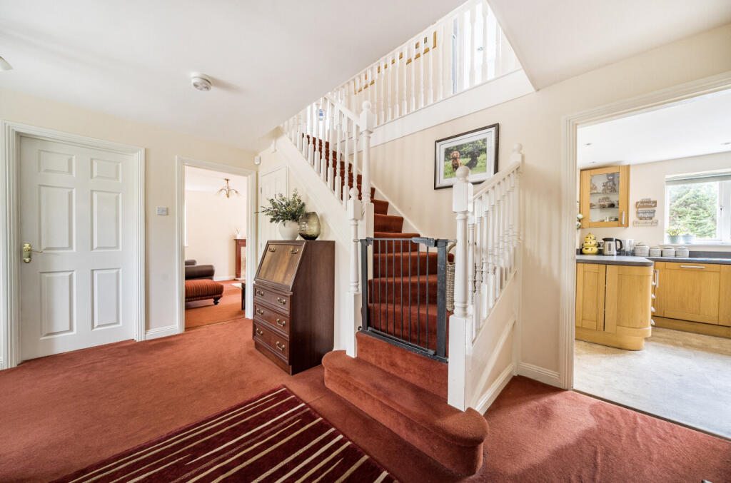 1304835-15-684823...