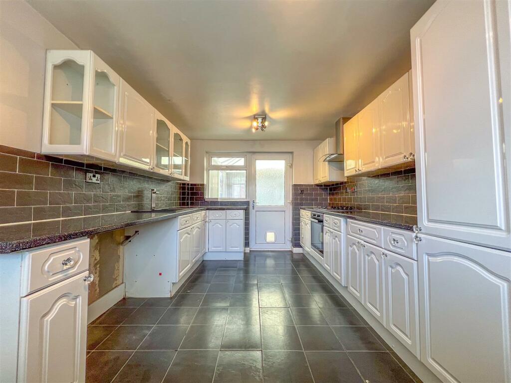 Bettina Close - Image-12.jpg