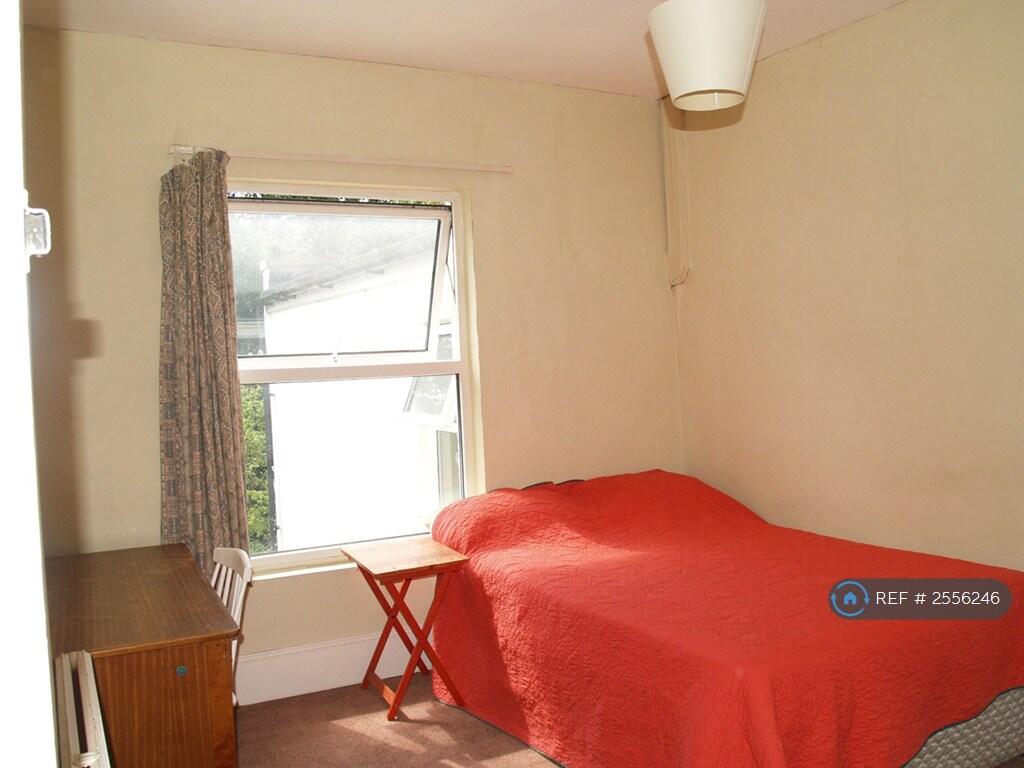 Large Middle Double Bedroom 