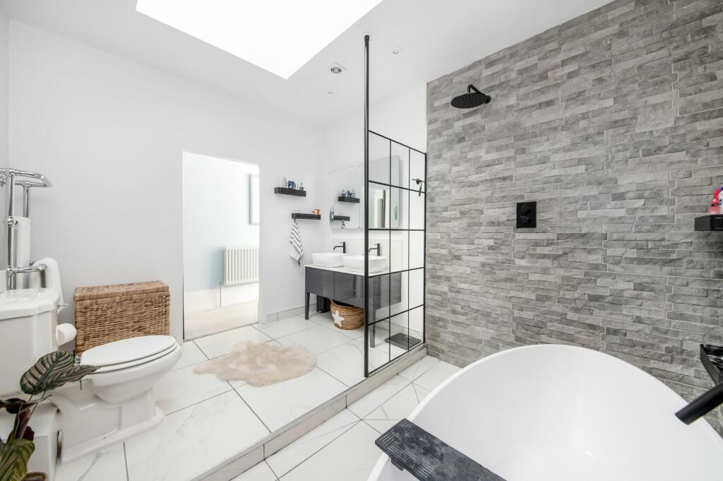 BEDROOM ONE EN-SUITE