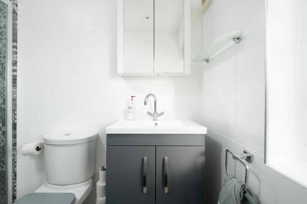 124 St. Peter's Rise, BS13--15.jpg