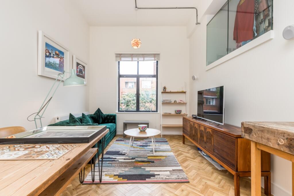 Old Town Hall Apa...