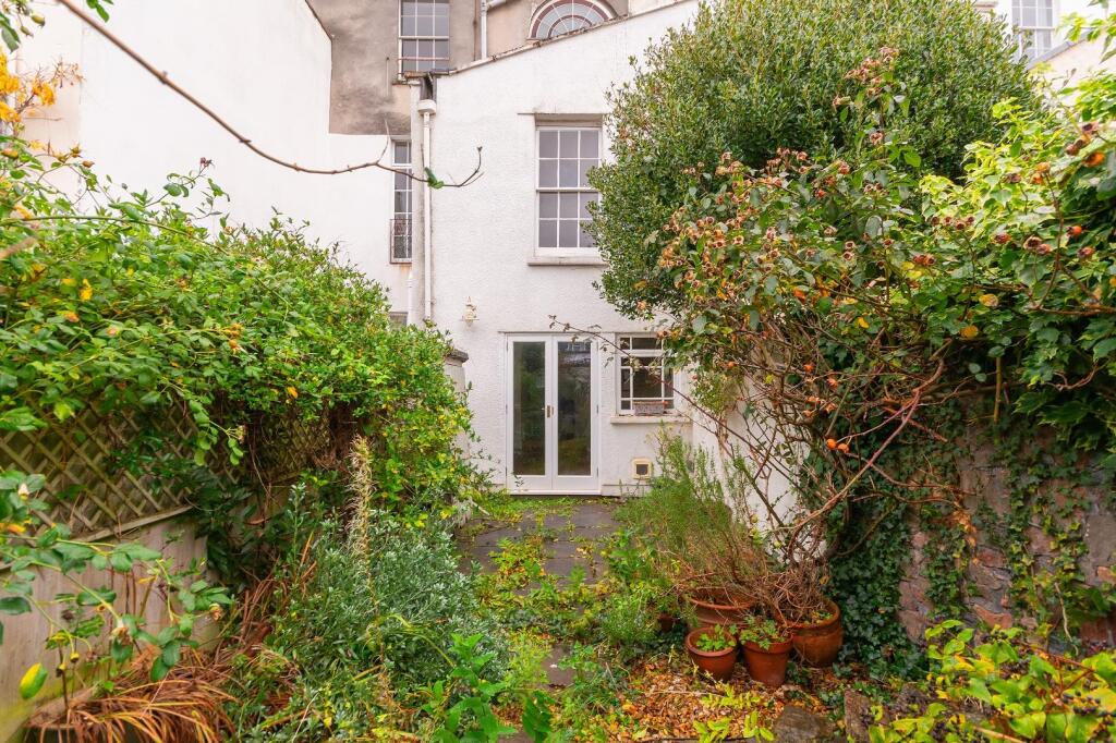 G2F5CPCN - External E.jpg