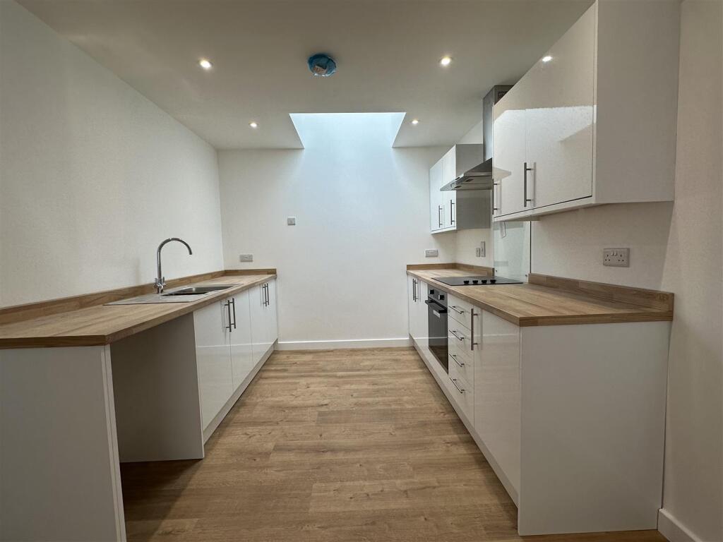 Kitchen Area.jpeg