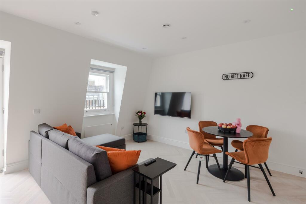 4, 30 Foley Street-4.jpg