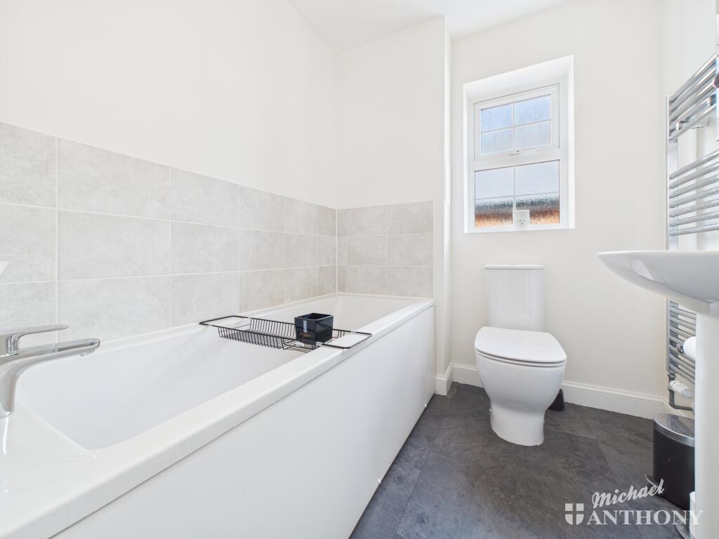 CAM02773G0-PR0351-STILL005