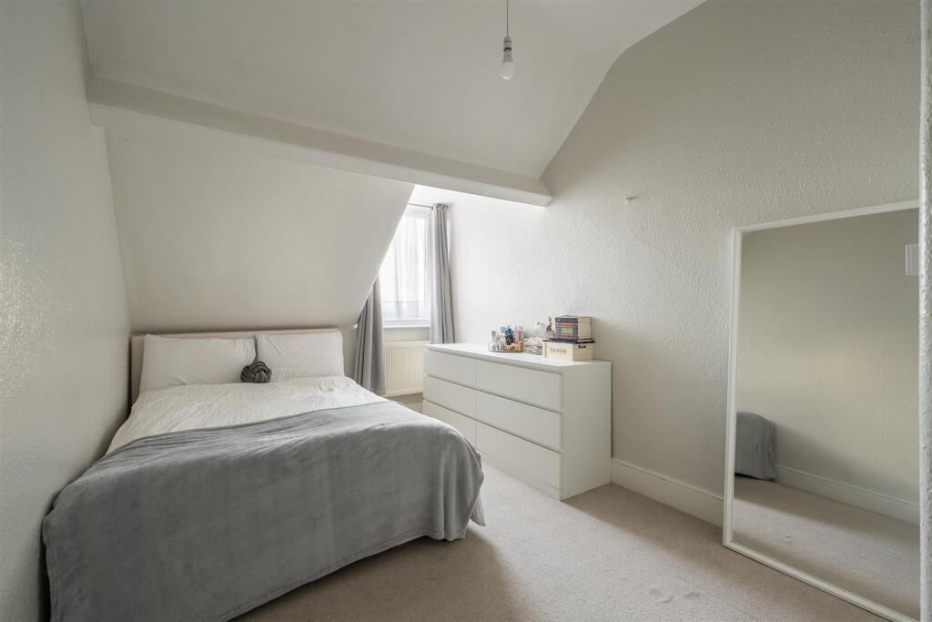 Bushwood, E11
