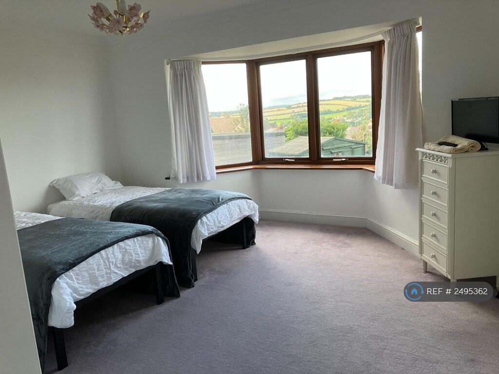 Bedroom 1 - Twin Beds Or Double Bed