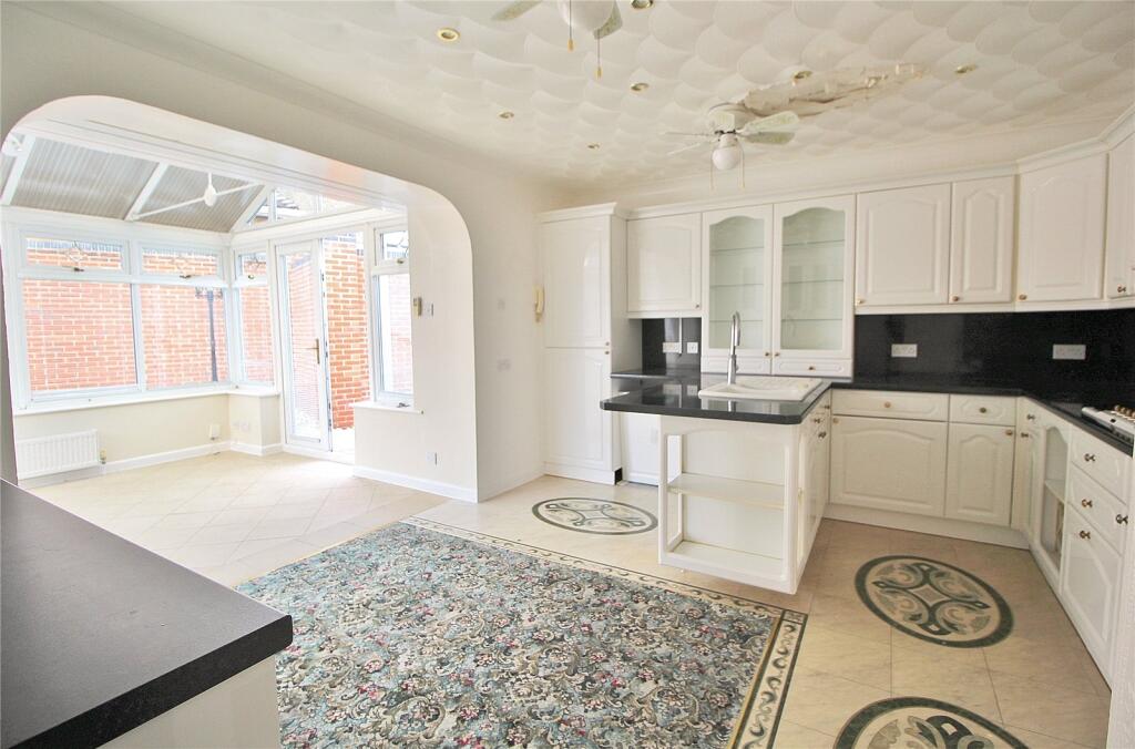 Kitchen/Breakfast Rm
