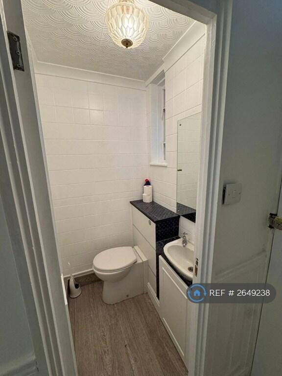 Seperate Wc (Downstairs)