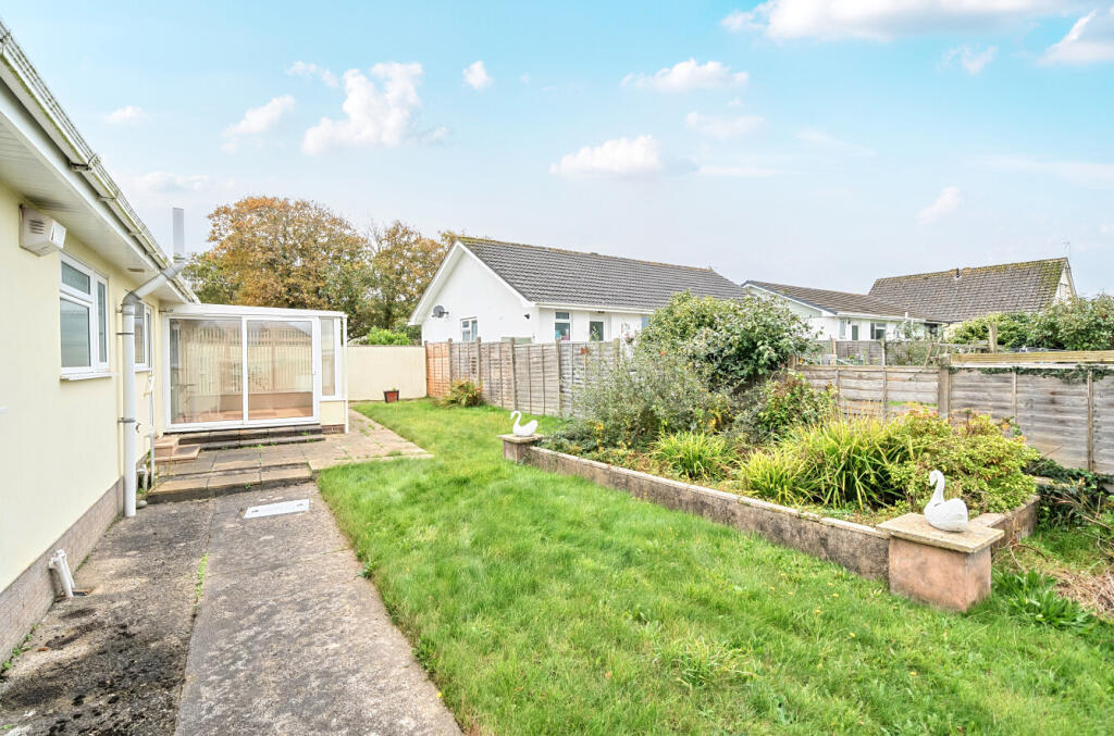 1370550-7-68f8e87...