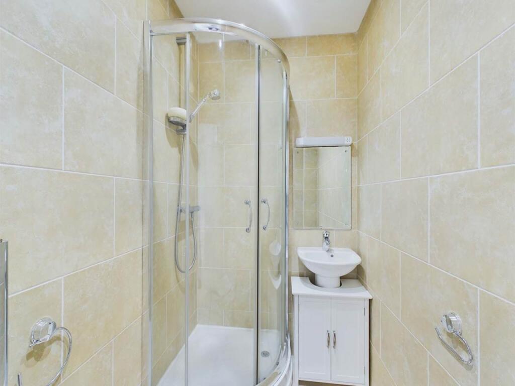 8 seacrest en-suite 