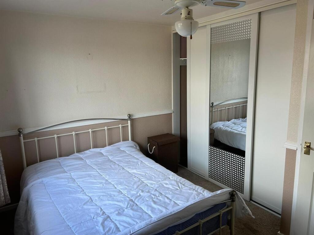 Bedroom: