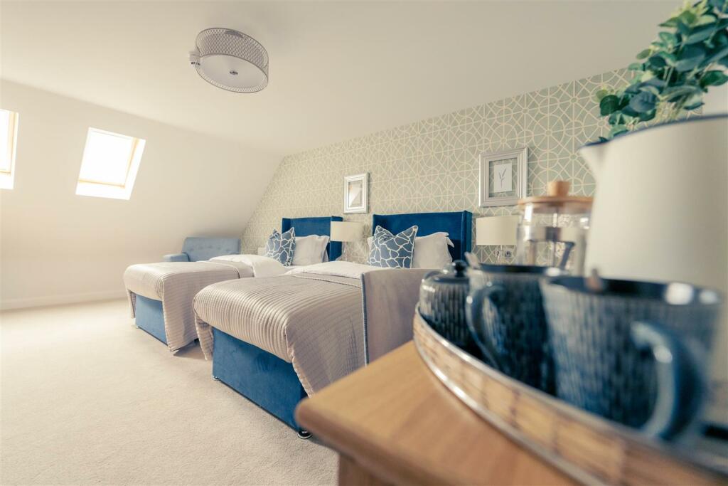 2431_SND_HRR_ RL_GST_2.jpg