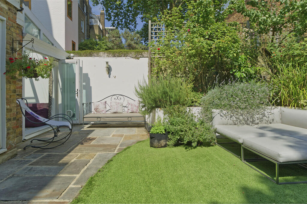 1@22 hyde pk gate...