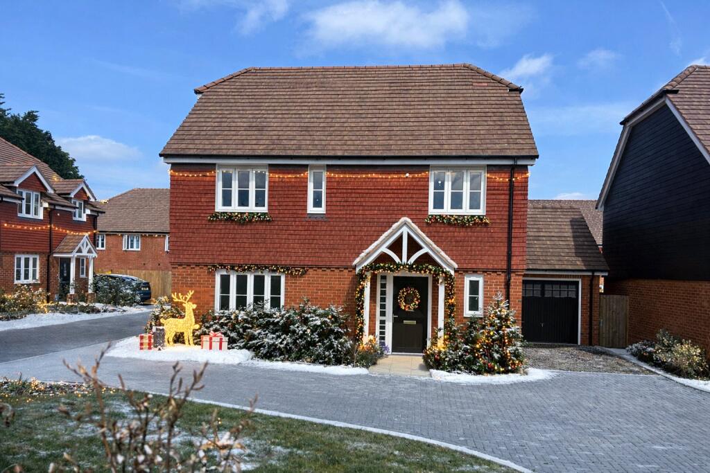 Fuggle Hop Close, Tongham, Surrey, GU10