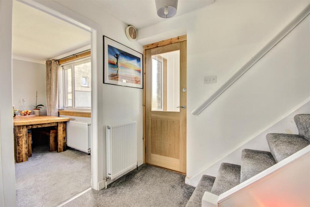 PORCH &amp; HALL