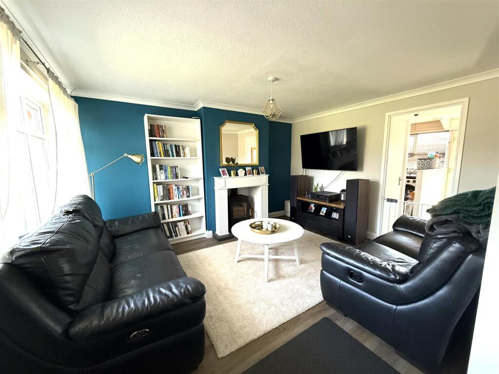 37 campbell close lounge 3.jpeg