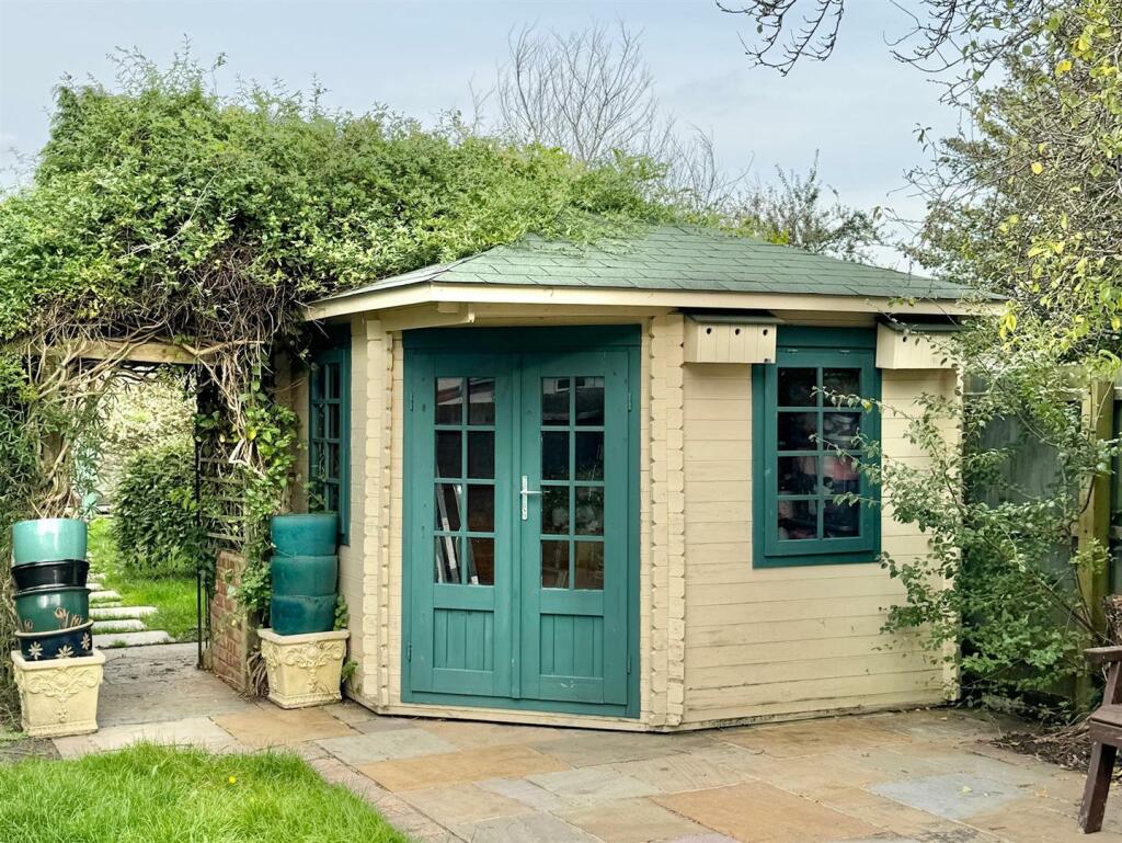Summer house close.jpg