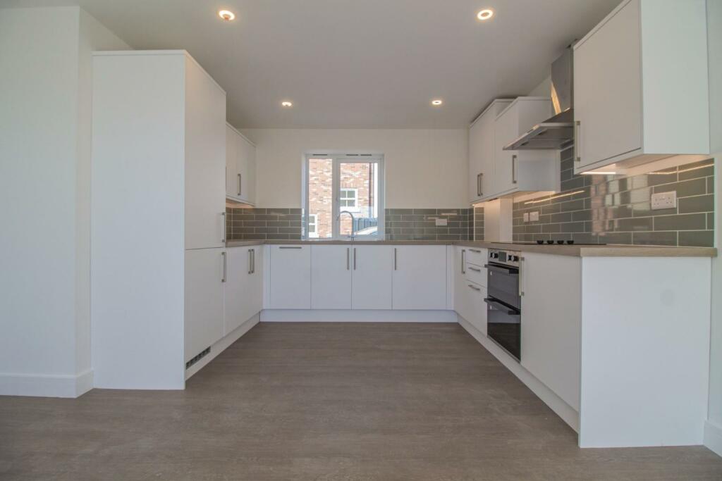 Apartment 5_Saddler's Court [Kitchen] 01.jpg