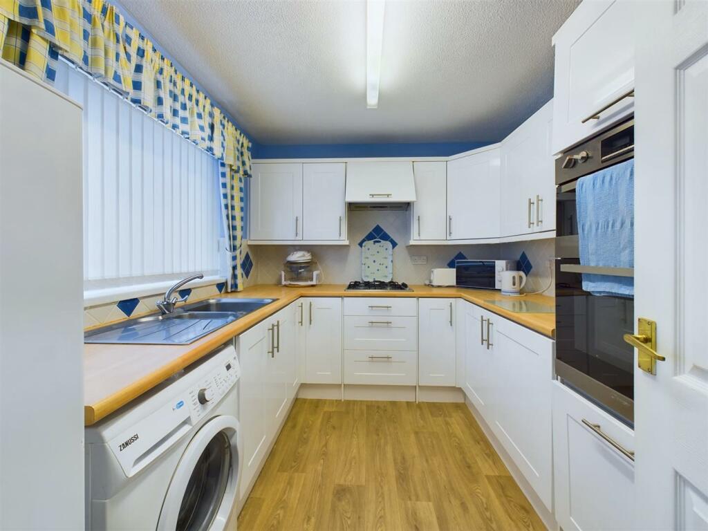 Kitchen: