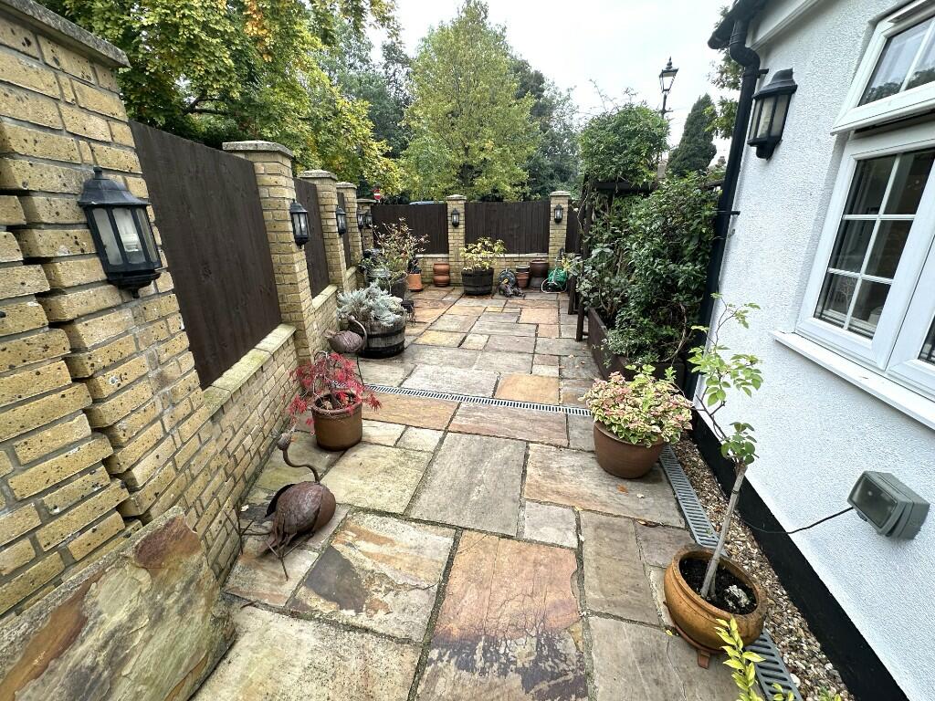SIDE/REAR GARDEN (C)