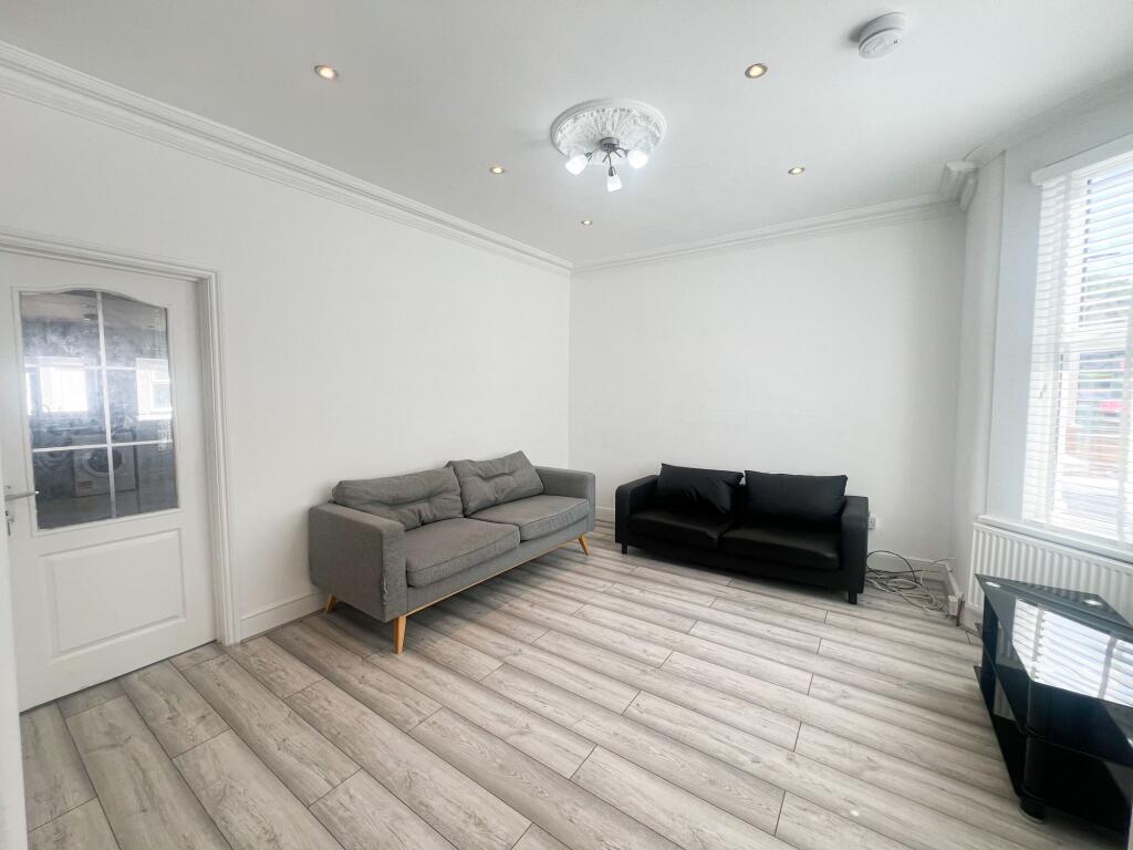 Belmont Park Rd E10