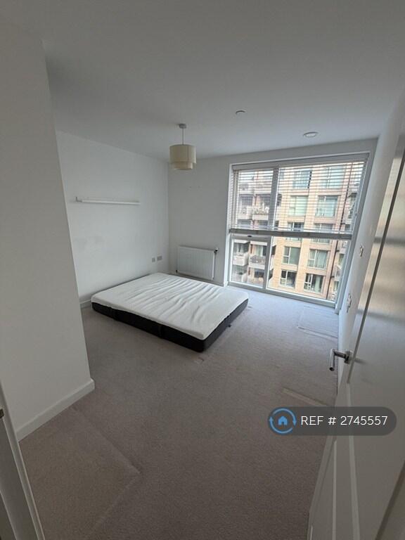 Bedroom (Including Super King Size Mattress)