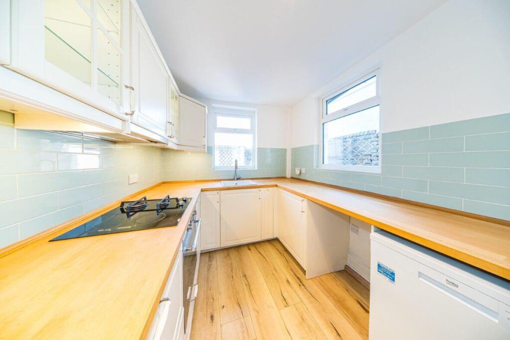 31 Ellaby Road kitchen 2.jpg