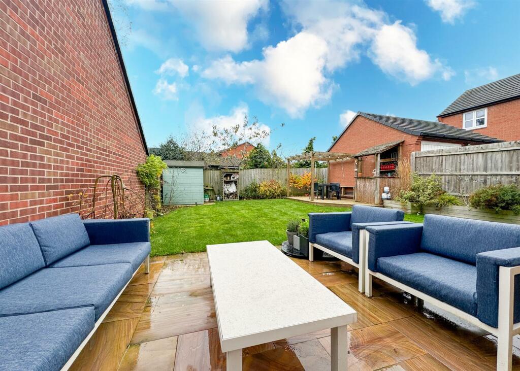 PATIO SEATING AREA