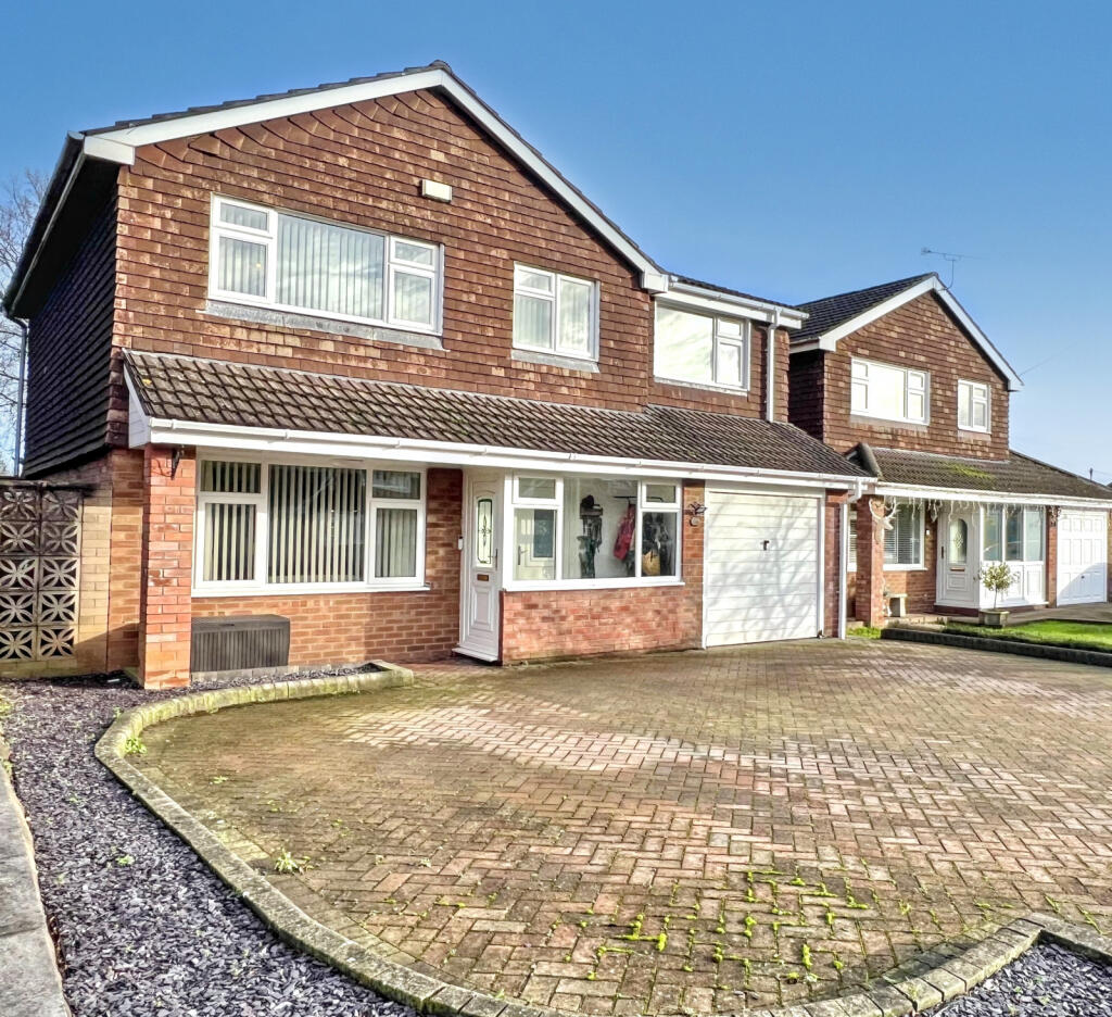 CONTEMPORARY FAMILY HOME in a Sought-after LOCATION 48 Fair View, Chepstow, Monmouthshire, NP16 5BX
