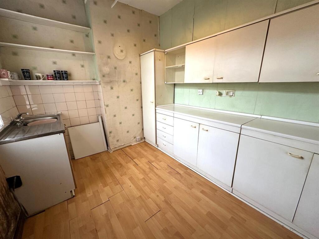 kitchen 2.jpg