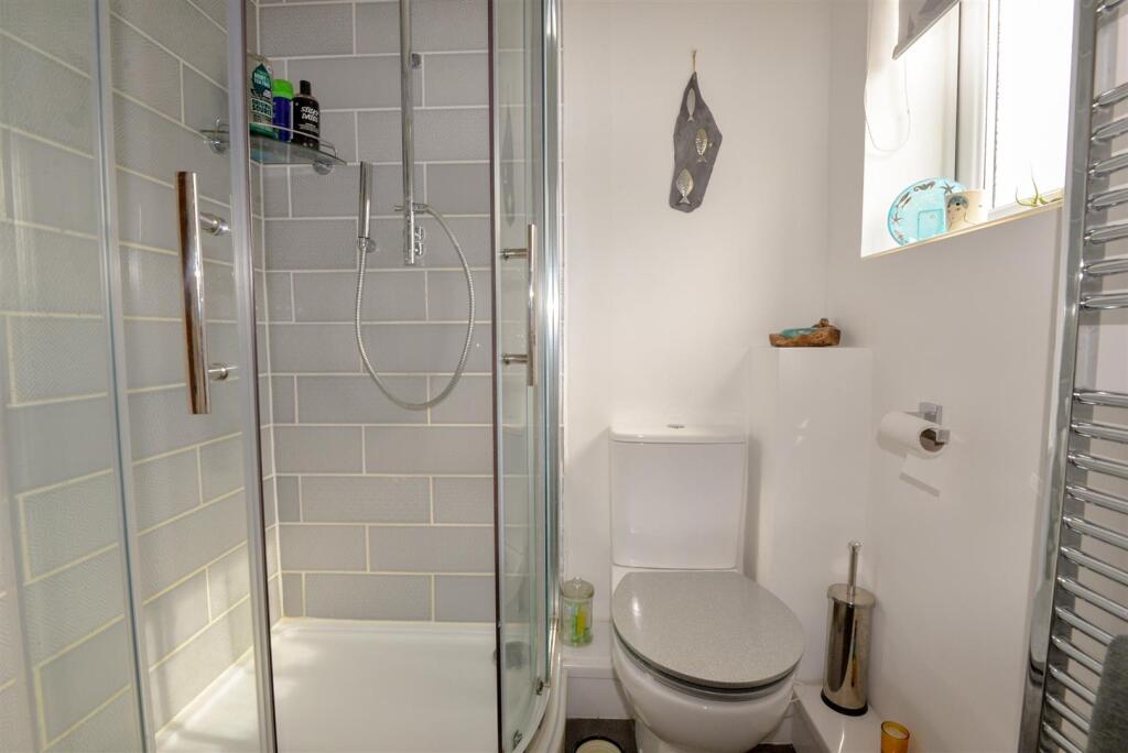 Ensuite 1.jpg