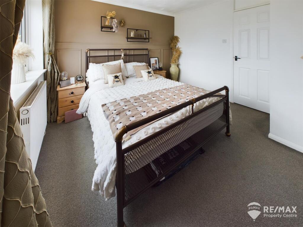 Bedroom 1.jpg