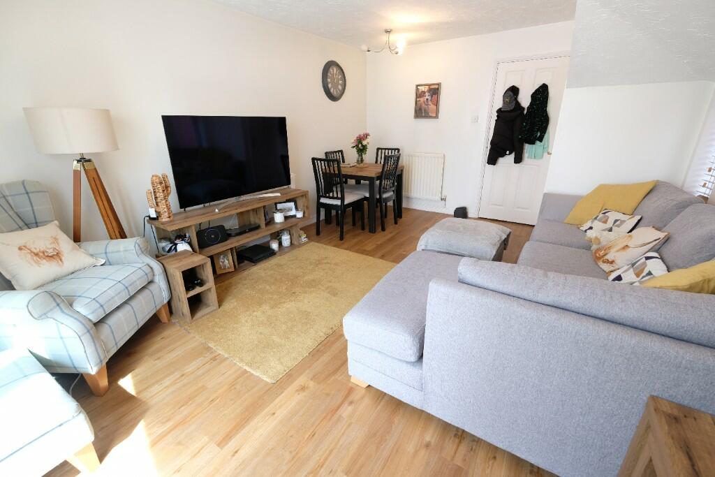 SITTING/DINING ROOM