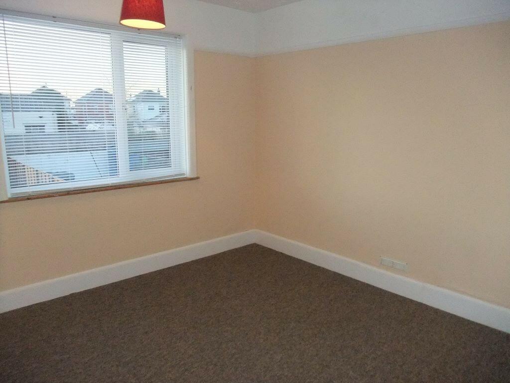 Bedroom (at back)