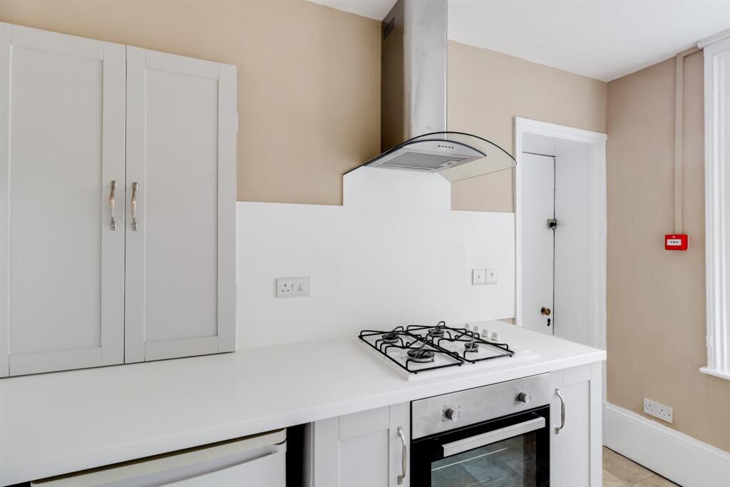 Kitchen (3).jpg