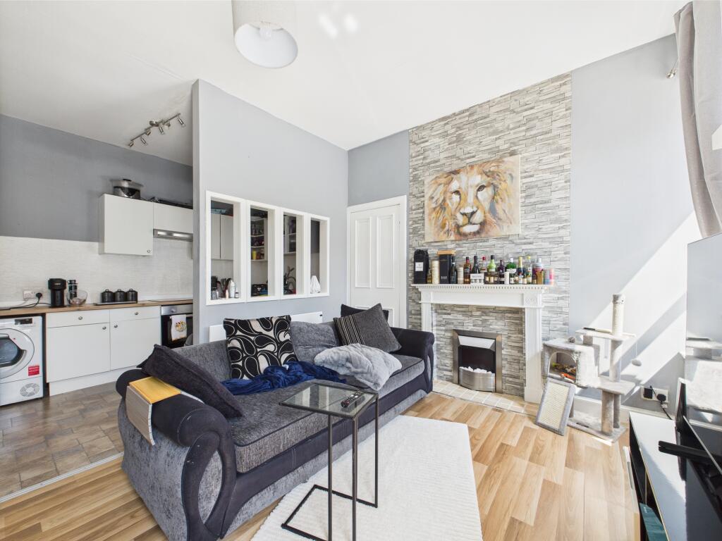 CAM03481G0-PR0101-STILL011