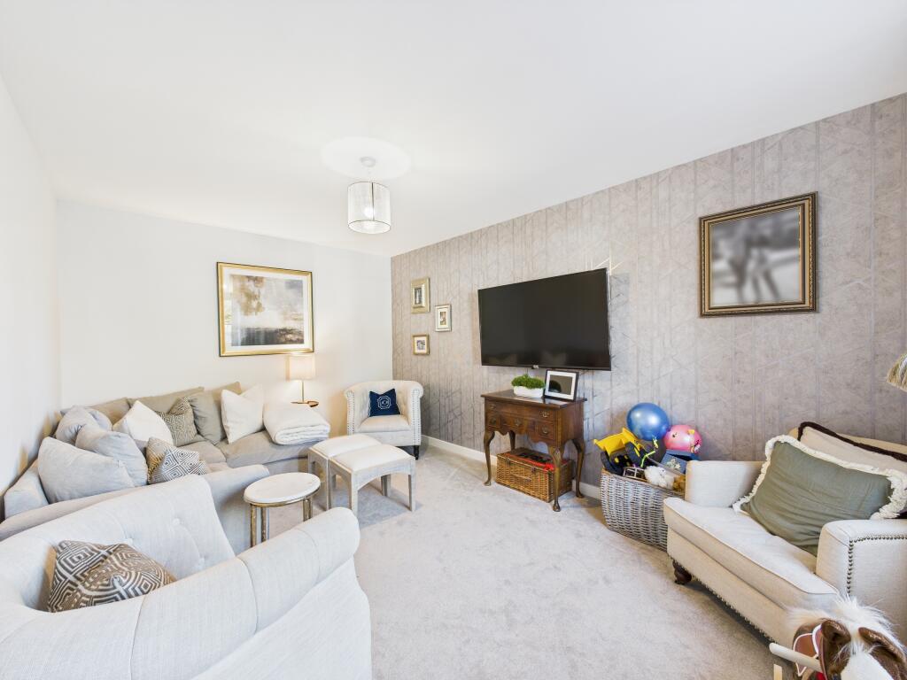 CAM01354G0-PR0458-STILL001