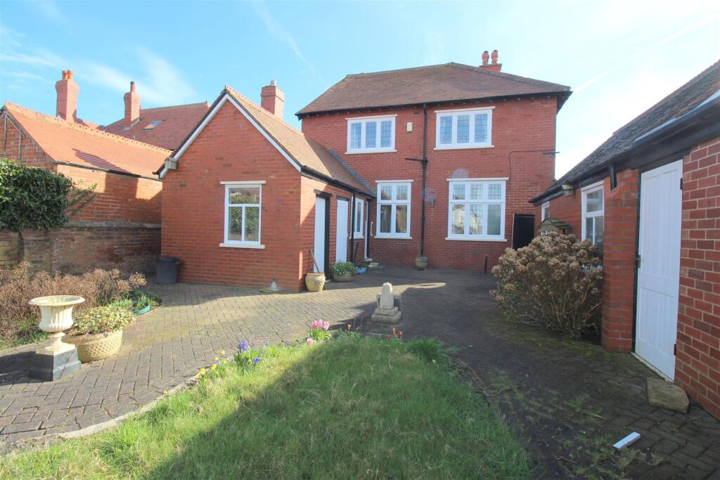 Fairhaven Road, 12 - Rear 5.JPG