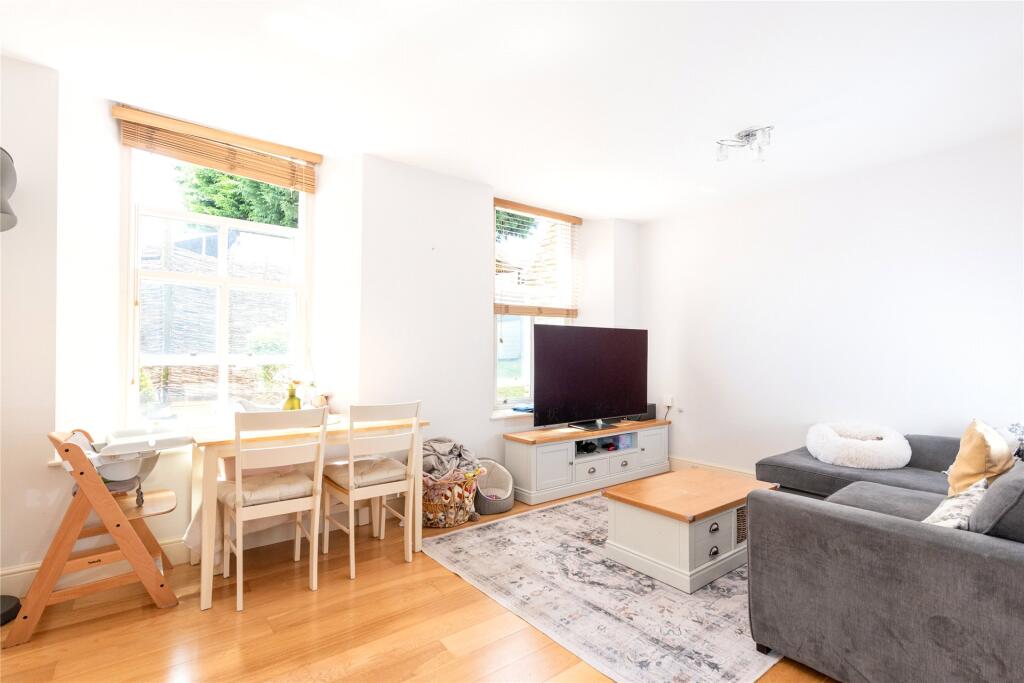 Sitting/Dining Room