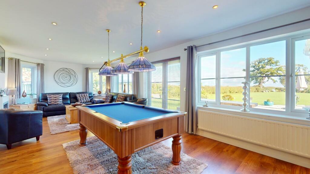 SITTING/GARDEN ROOM