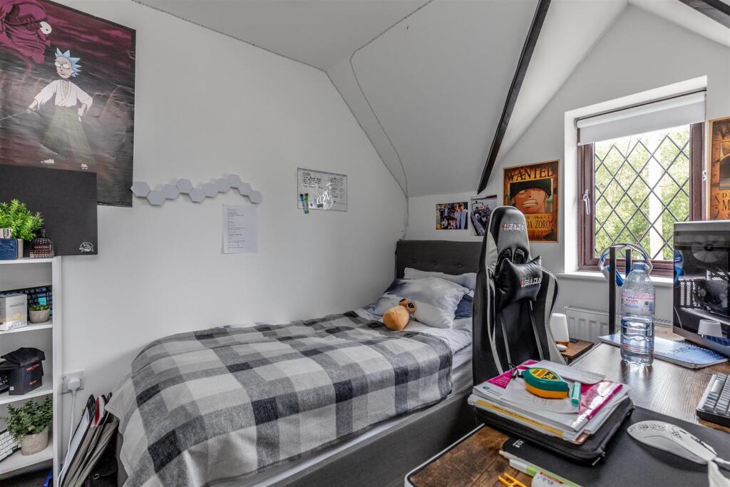 Tudor Lodge, Henbury Bed 3.jpg