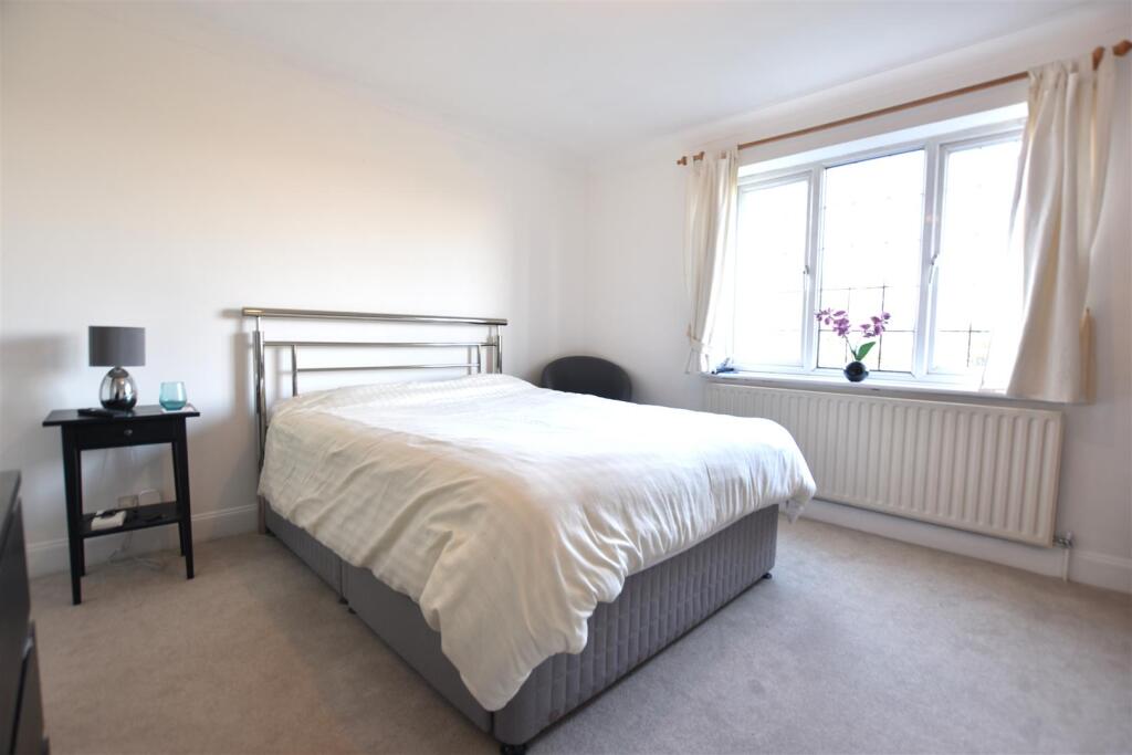 bedroom 1.JPG