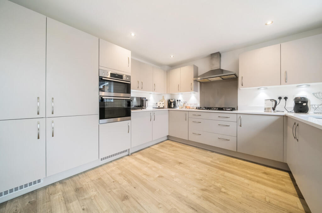 1332340-8-68907a4...